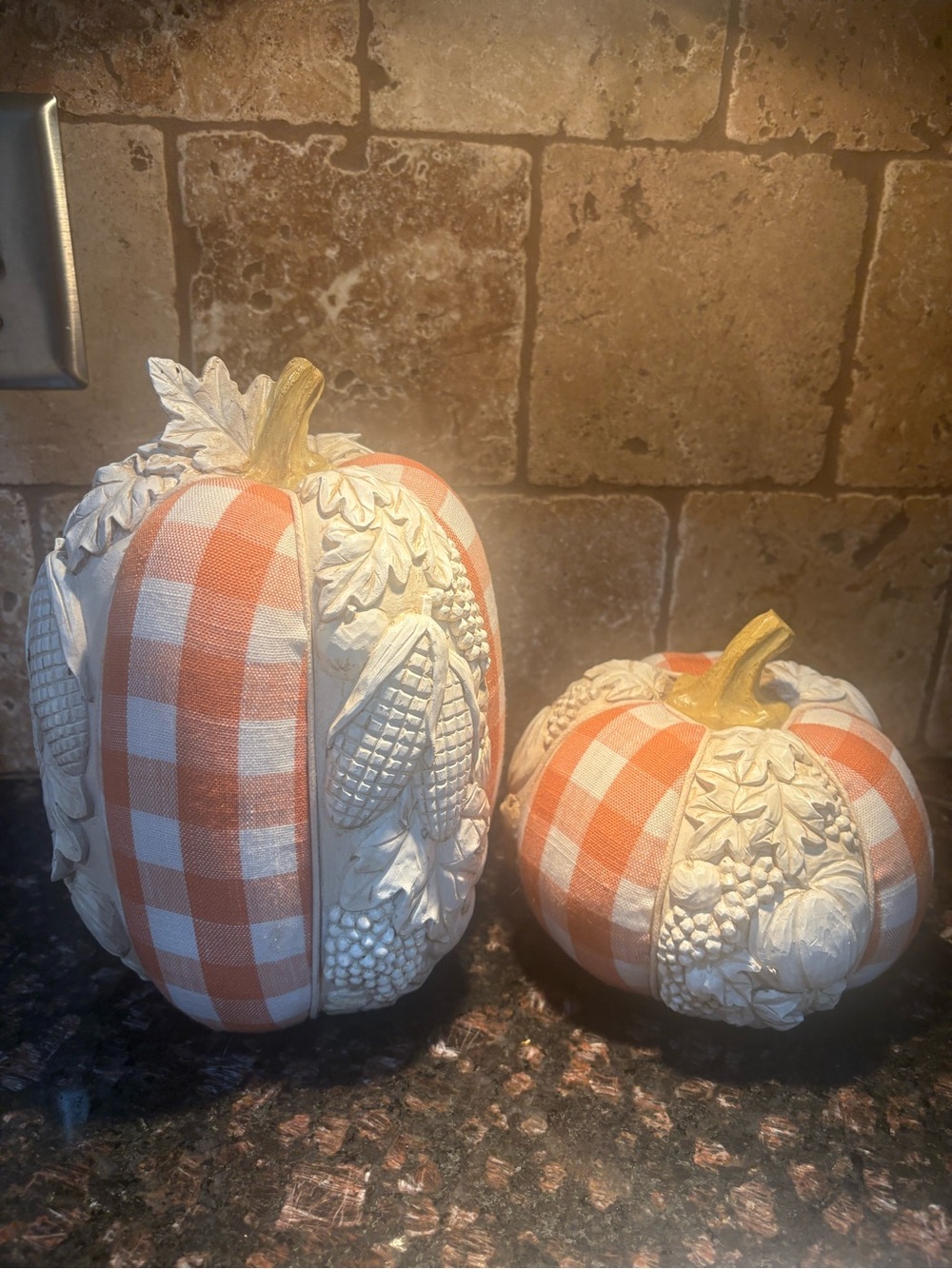 NWOT Valerie Parr Hill S/2 Checkered Fabric & Sculpted Resin Pumpkins ✨